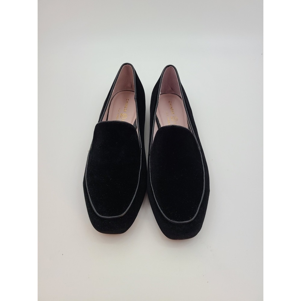 Chinese Laundry Gabby black velvet loafers featuring a slip-on silhouette. 7.5